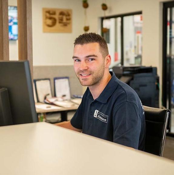 Service- en verkoopadviseur Mike