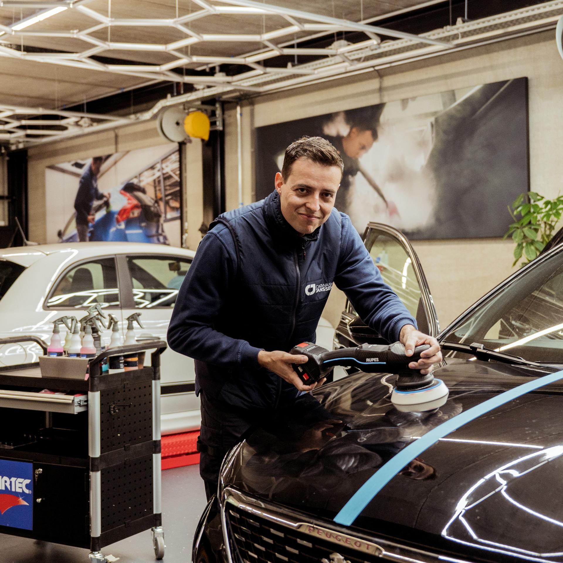 Detailer Robin
