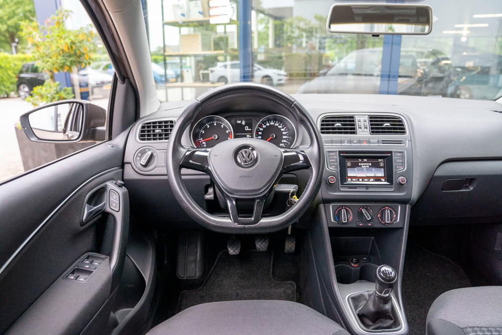 54108902-2.jpg